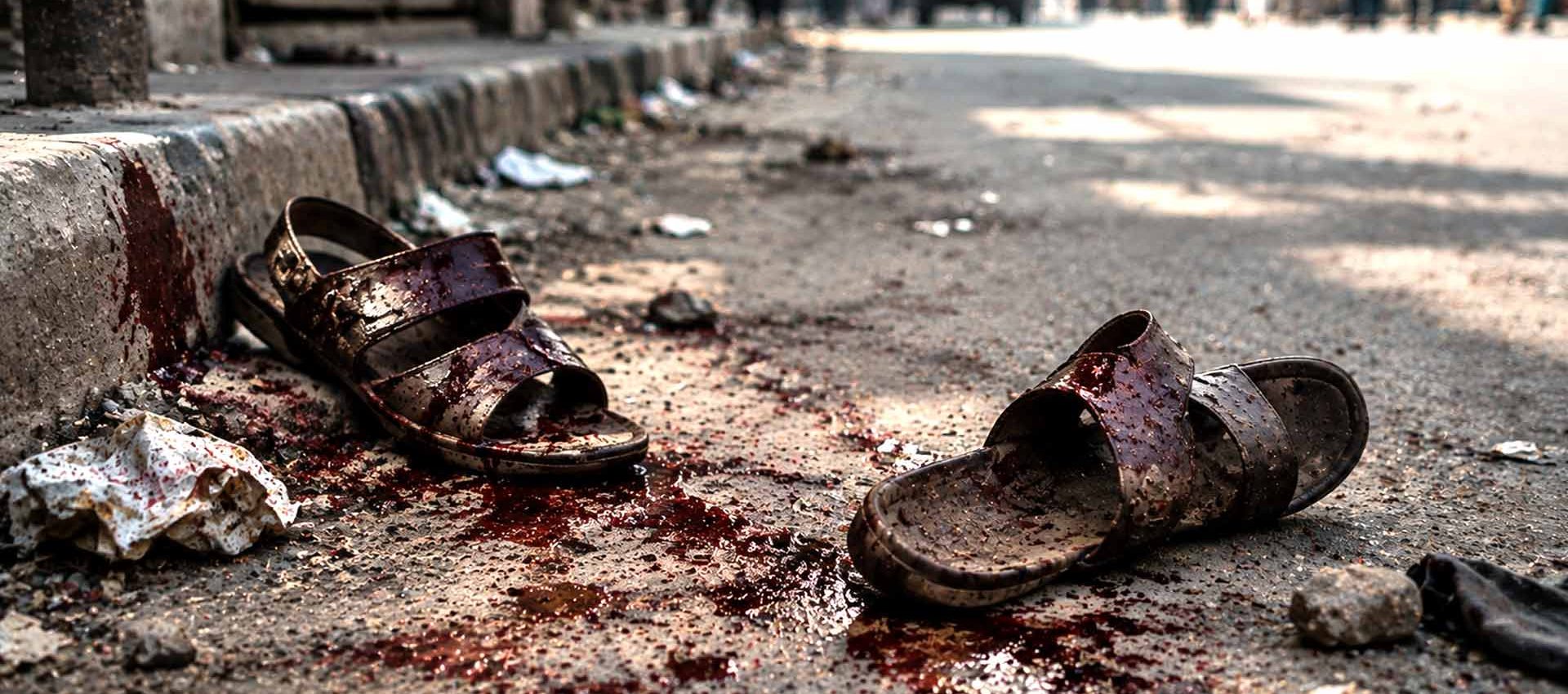 Polizia di fronte a una folla durante un episodio legato alla blasfemia in Pakistan – immagine illustrativa